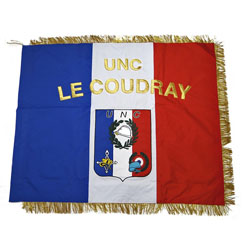 Un drapeau UNC pour célébrer le 100e anniversaire de l’Union Nationale des Combattants